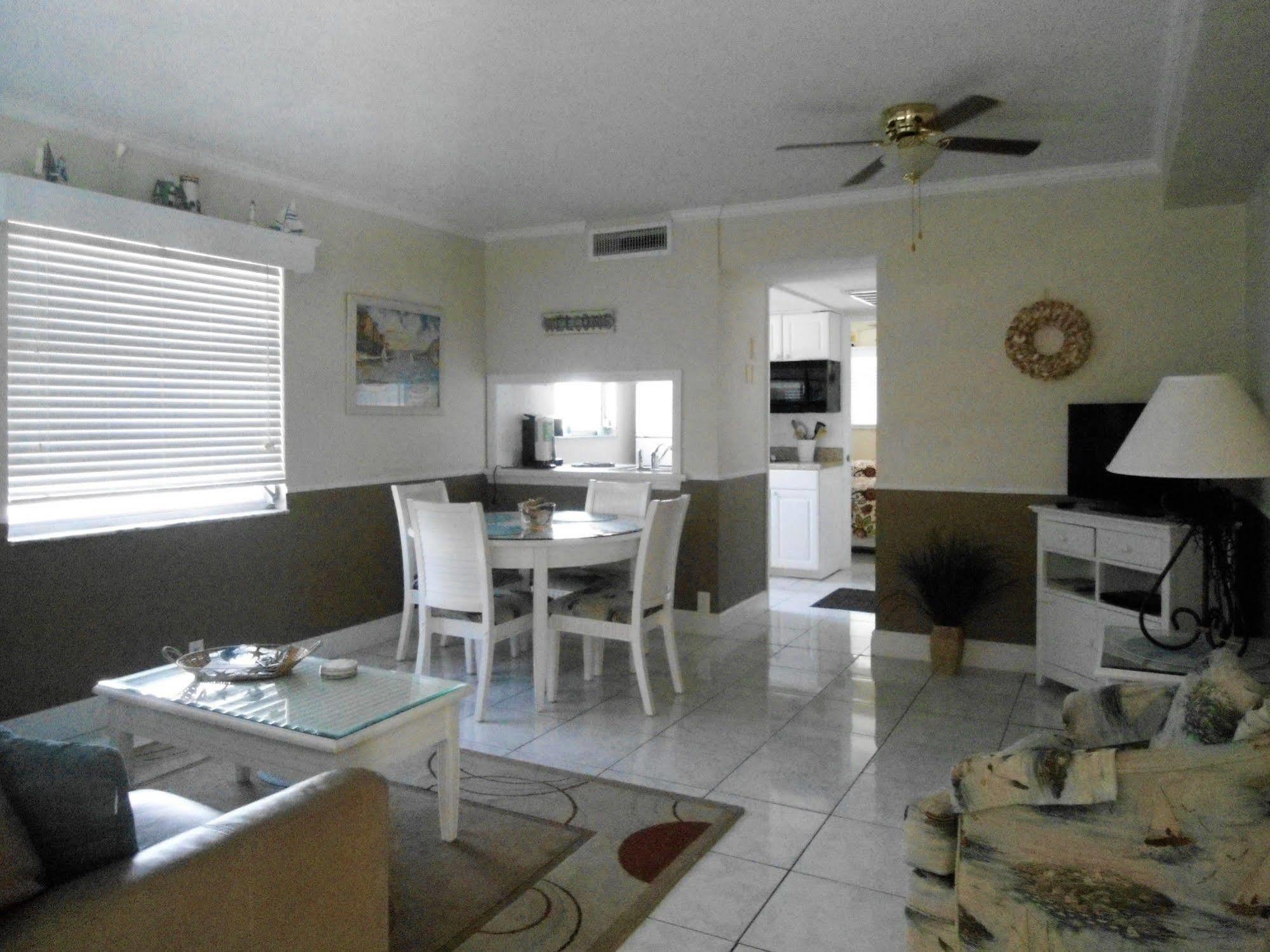 Malyn Resort St. Pete Beach Exteriör bild